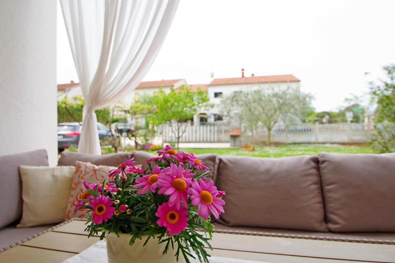 Apartment Suzi Valdebek พูลา ภายนอก รูปภาพ