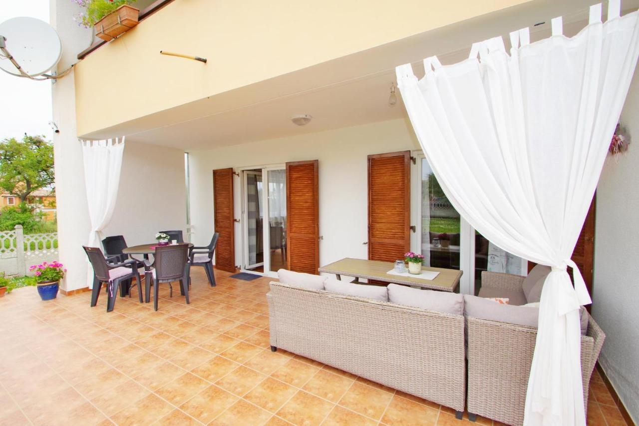 Apartment Suzi Valdebek พูลา ภายนอก รูปภาพ