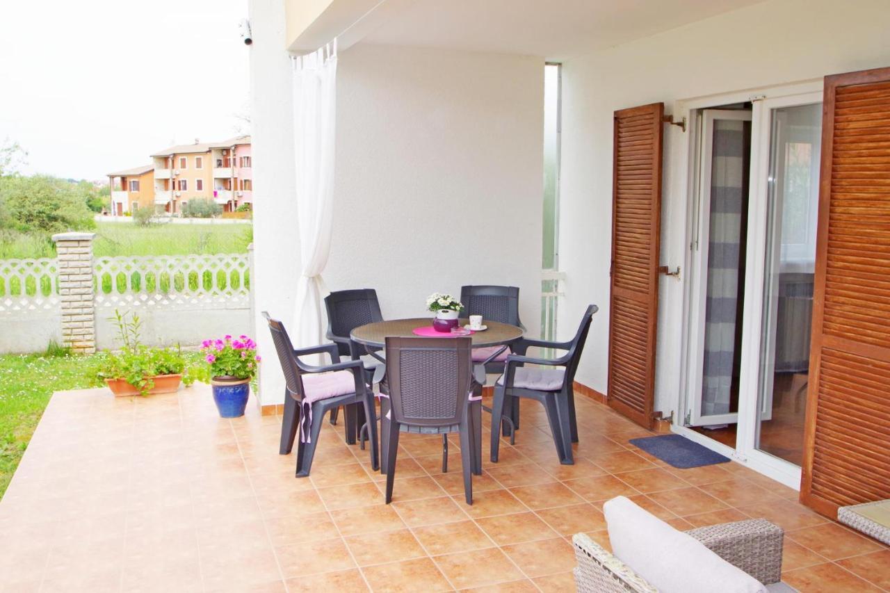 Apartment Suzi Valdebek พูลา ภายนอก รูปภาพ