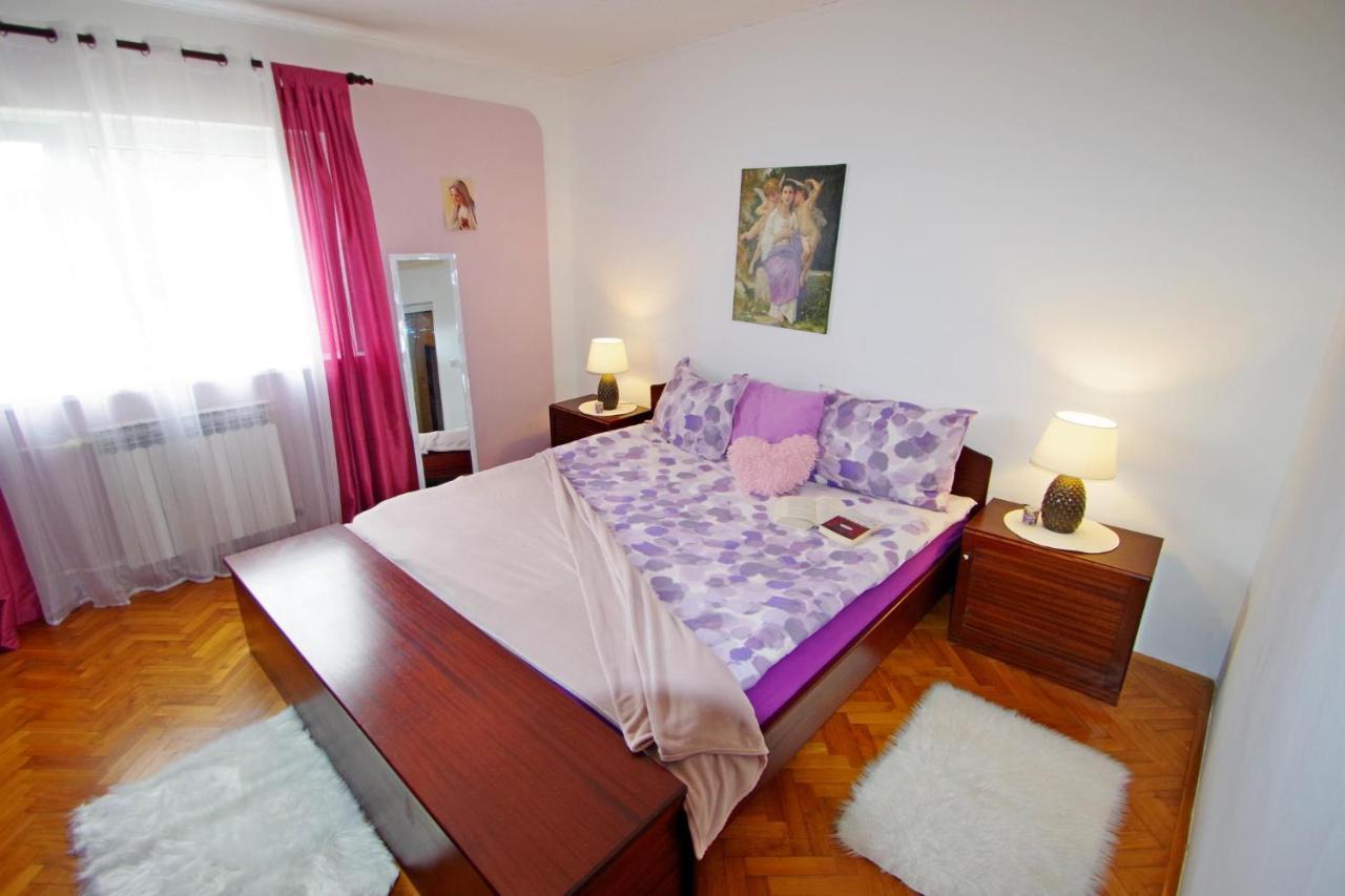 Apartment Suzi Valdebek พูลา ภายนอก รูปภาพ