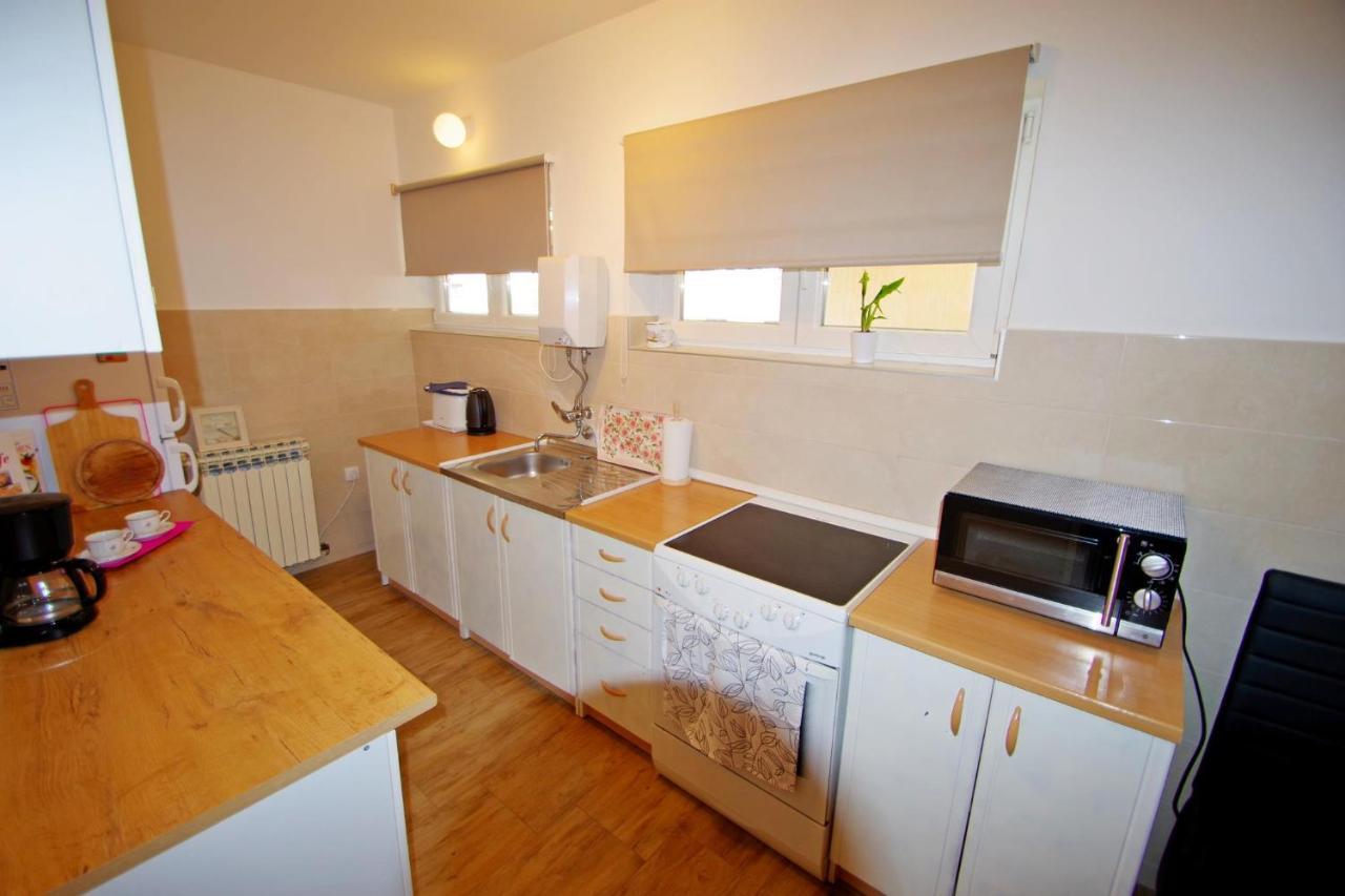 Apartment Suzi Valdebek พูลา ภายนอก รูปภาพ