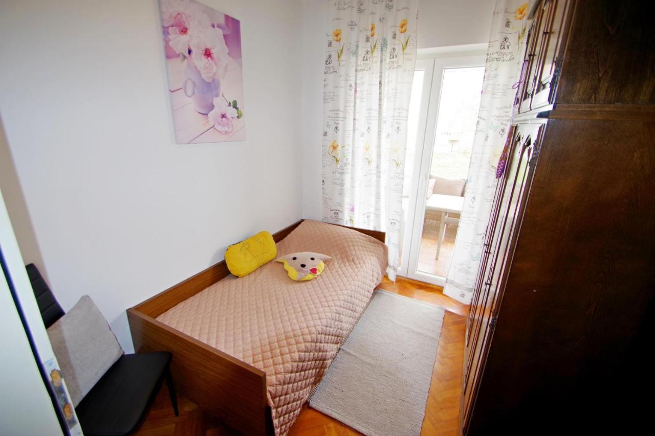 Apartment Suzi Valdebek พูลา ภายนอก รูปภาพ