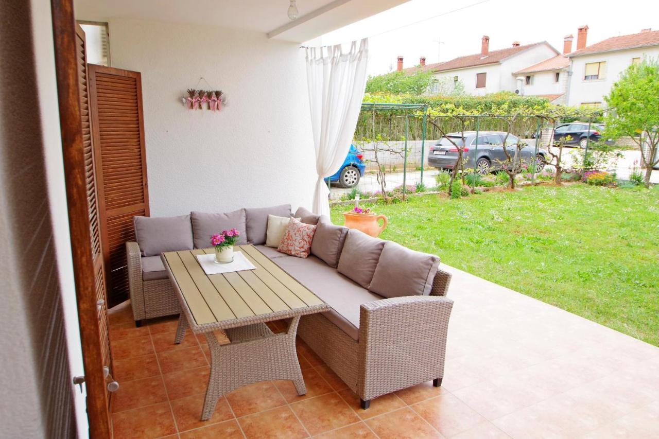 Apartment Suzi Valdebek พูลา ภายนอก รูปภาพ