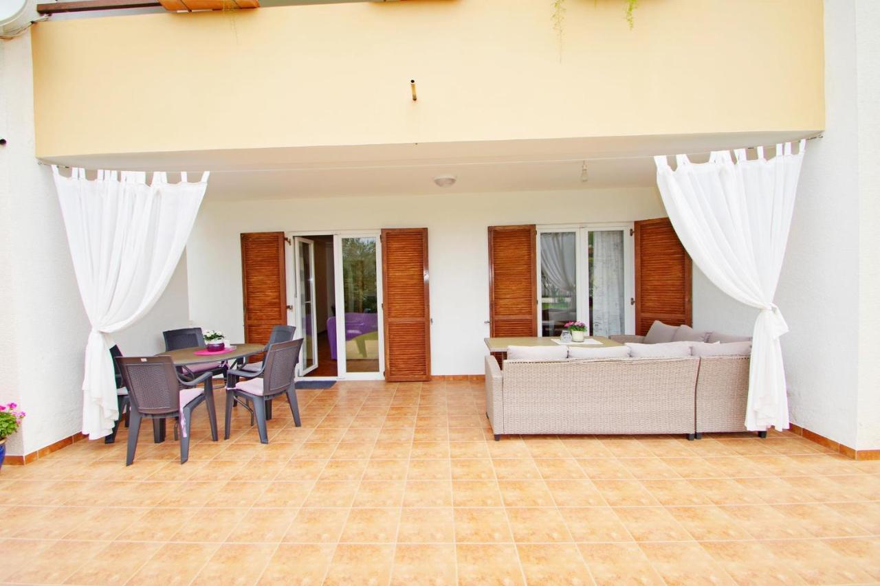 Apartment Suzi Valdebek พูลา ภายนอก รูปภาพ