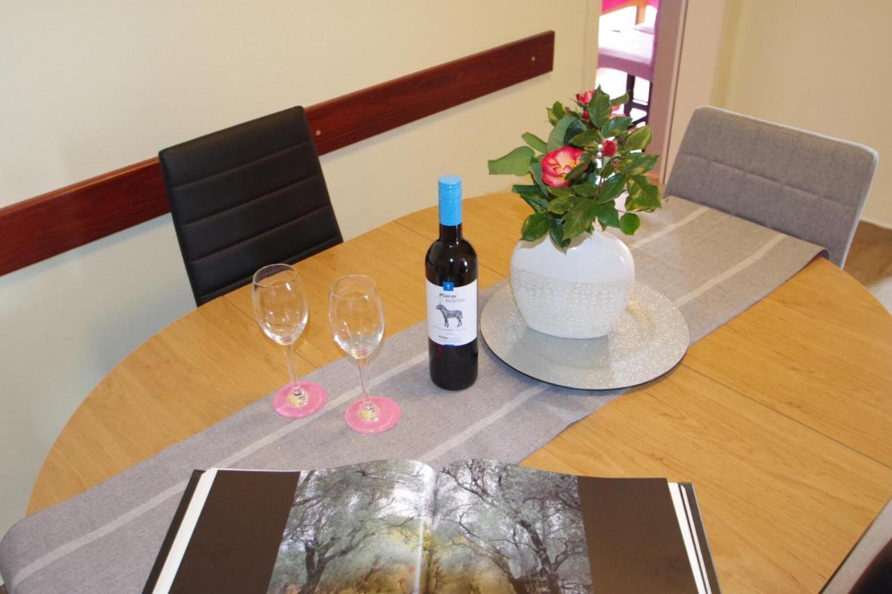 Apartment Suzi Valdebek พูลา ภายนอก รูปภาพ