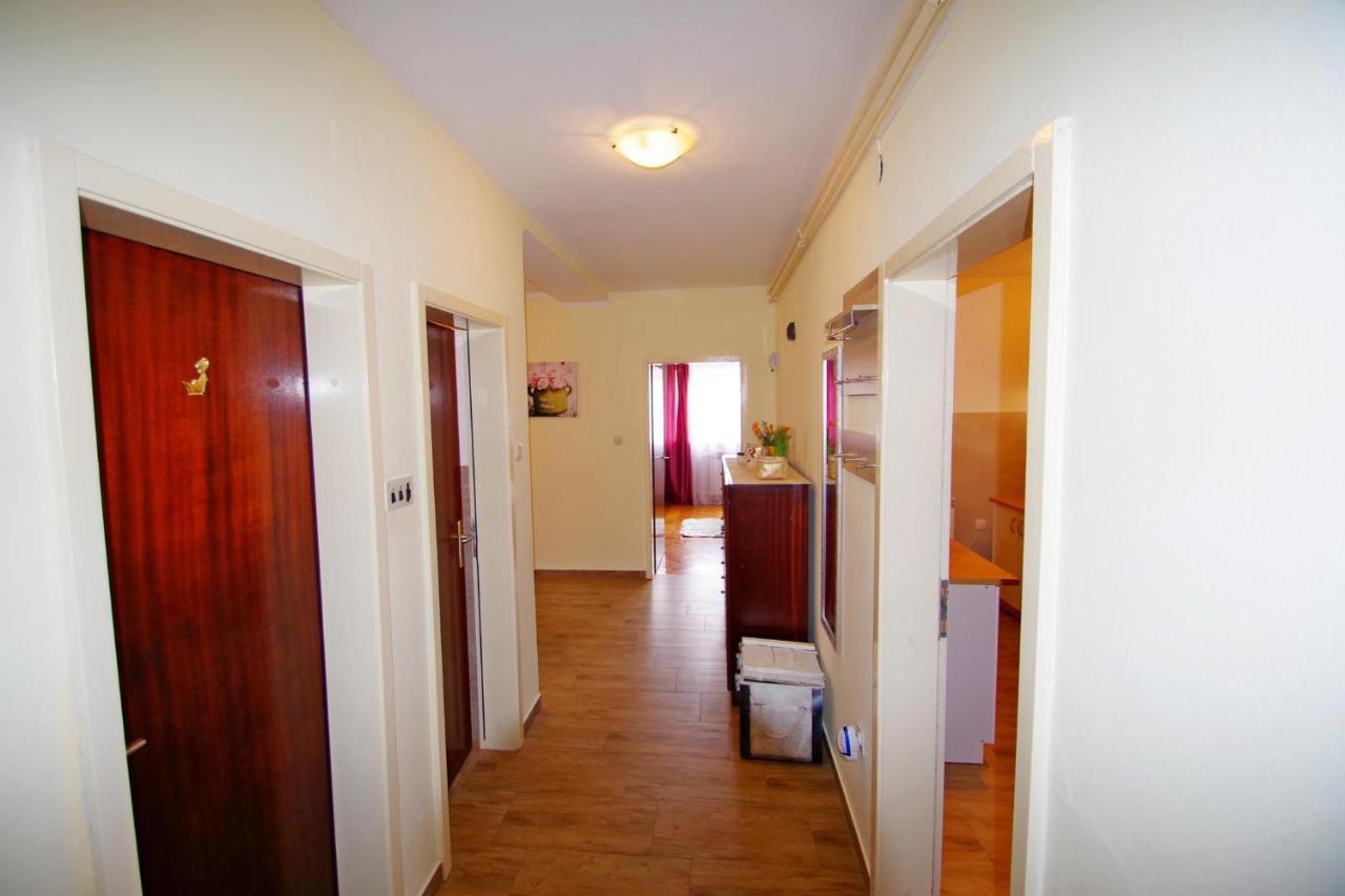 Apartment Suzi Valdebek พูลา ภายนอก รูปภาพ